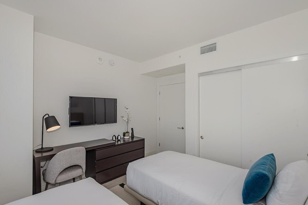 Luxury With Stunning View, Balcony, Amazing Pools Apartment Hollywood Exterior photo