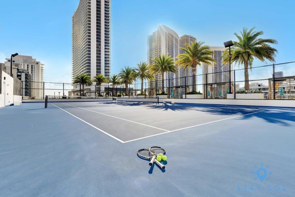 Luxury With Stunning View, Balcony, Amazing Pools Apartment Hollywood Exterior photo