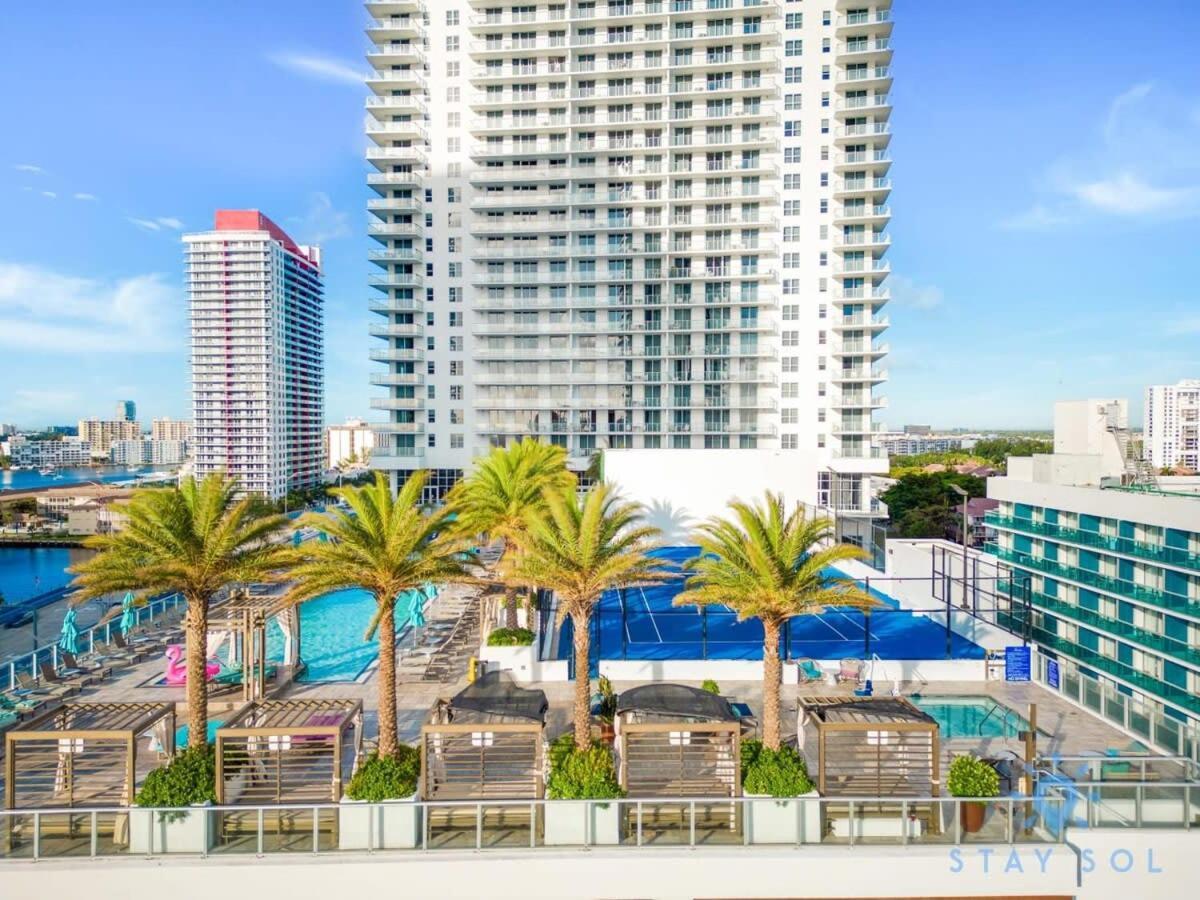 Luxury With Stunning View, Balcony, Amazing Pools Apartment Hollywood Exterior photo