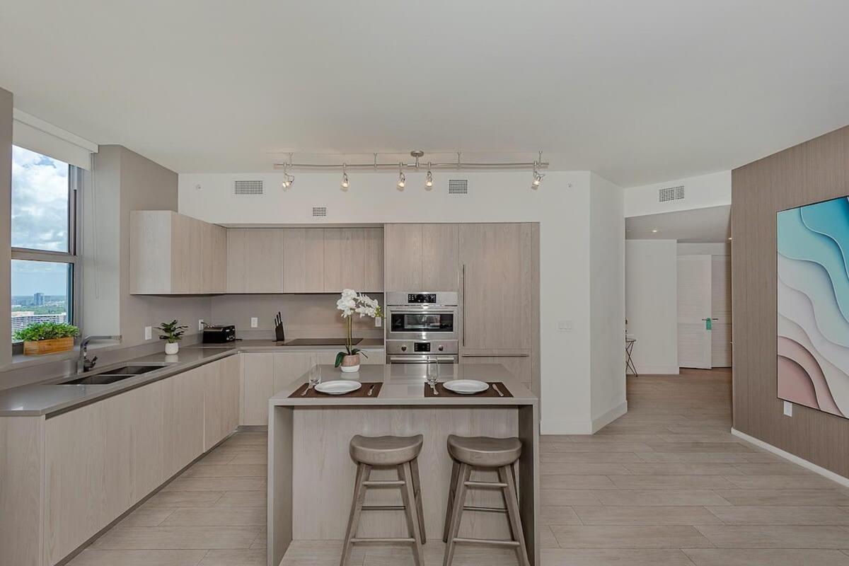 Luxury With Stunning View, Balcony, Amazing Pools Apartment Hollywood Exterior photo
