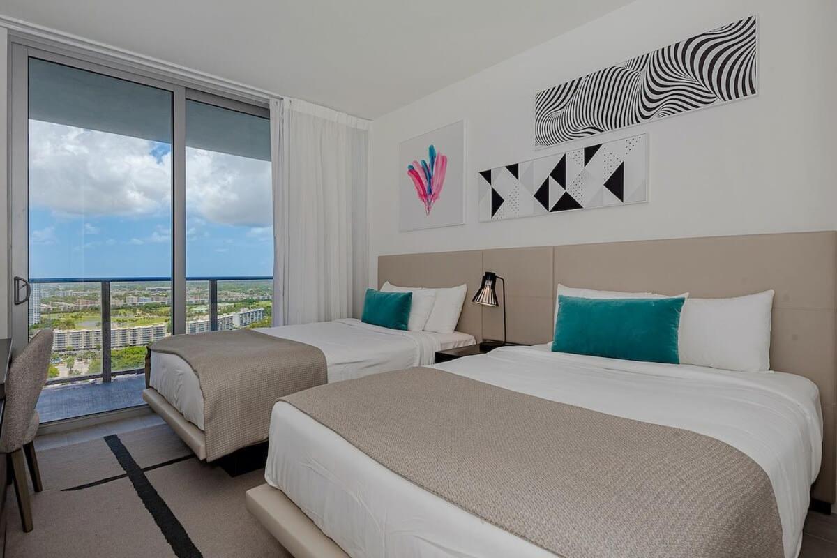 Luxury With Stunning View, Balcony, Amazing Pools Apartment Hollywood Exterior photo