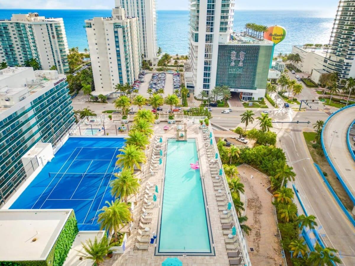 Luxury With Stunning View, Balcony, Amazing Pools Apartment Hollywood Exterior photo